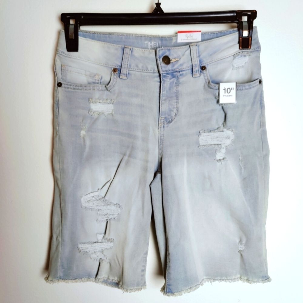 Time and Tru Straight Thu Hip/Thigh Mid Rise Distressed Bermuda Shorts, Sz 4